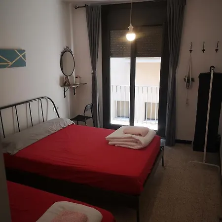 ベッド・アンド・ブレックファスト Hostel Figueres フィゲラス