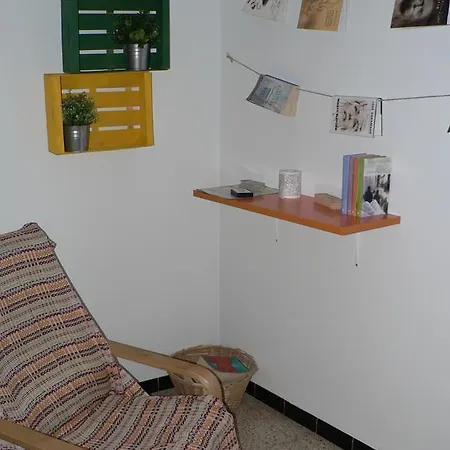 Hostel Figueres ベッド・アンド・ブレックファスト フィゲラス
