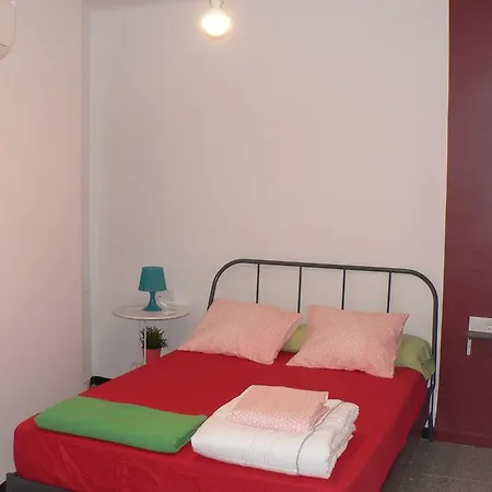 ベッド・アンド・ブレックファスト Hostel Figueres