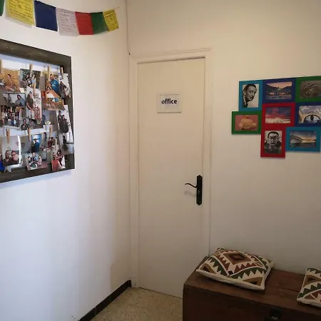 ベッド・アンド・ブレックファスト Hostel Figueres